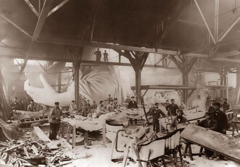 1884, The Statue Of Liberty Under Construction In Paris