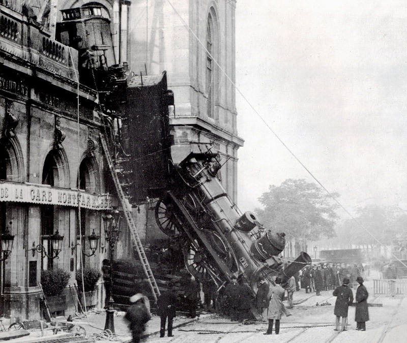 1895, The Gare Montparnasse train derailment, Paris