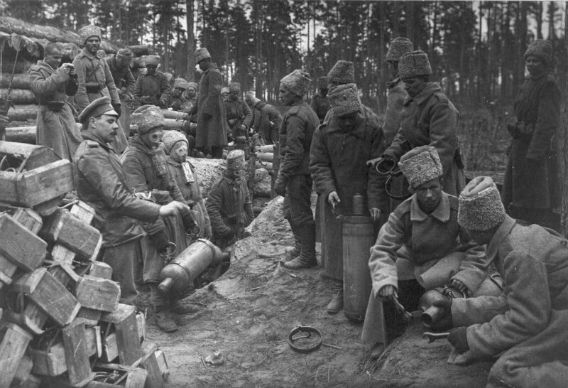 1916, Russian soldiers preparing for a gas attack against German positions