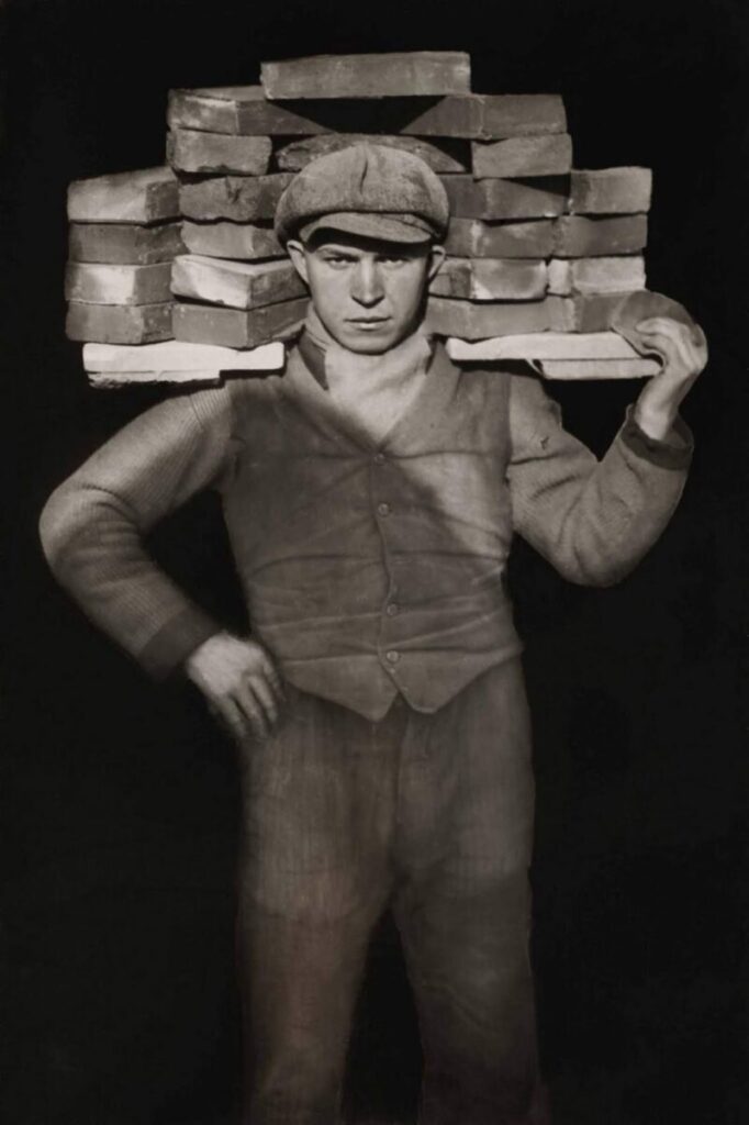 1928-Bricklayer