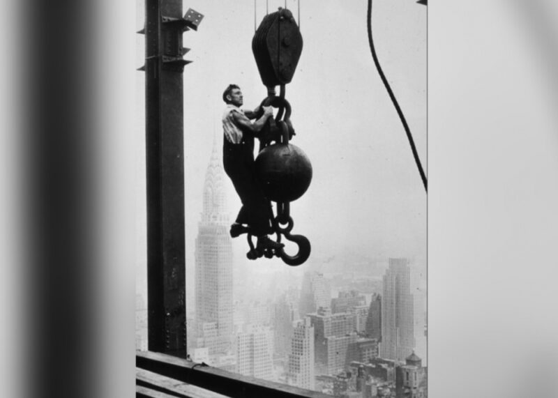 1931, Empire State Building construction