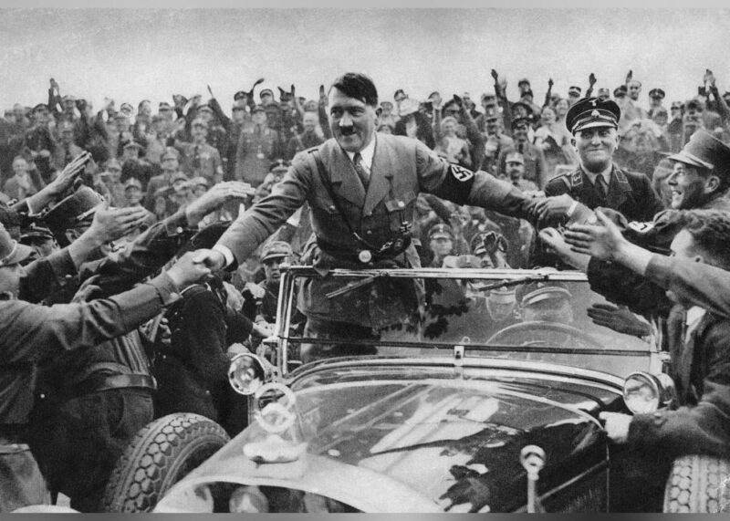 1933, Hitler in crowd