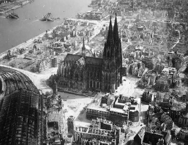 1944, The Cologne cathedral stand erect amidst the ruins