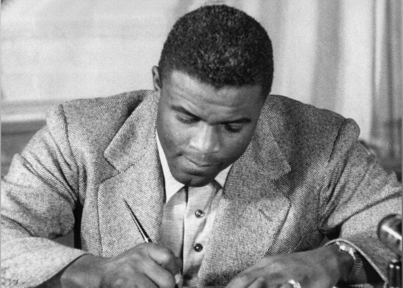 1947, Jackie Robinson makes history