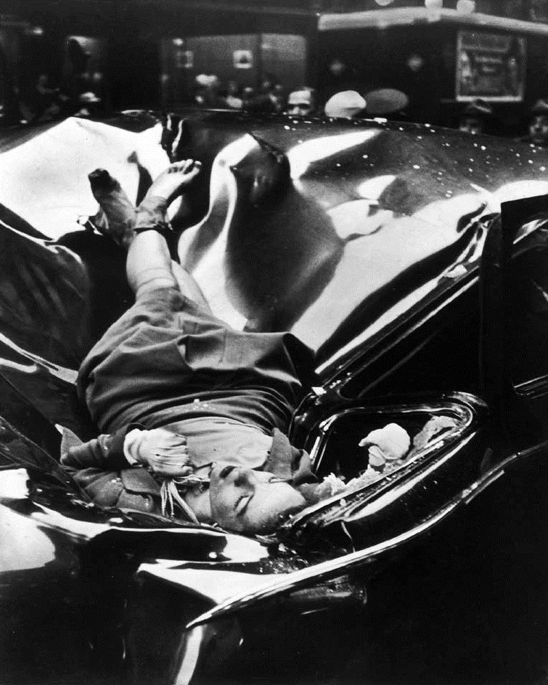 1947-Most-Beautiful-Suicide-Evelyn-McHale-23-jumps-from-Empire-State-Building-lands-on-a-limousine