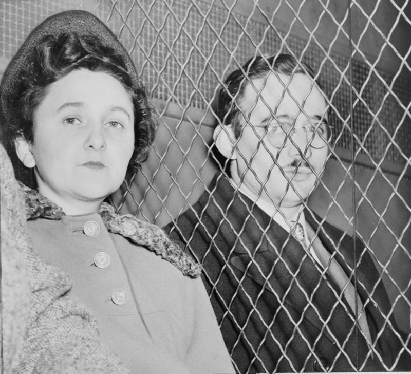 1951, Ethel and Julius Rosenberg convicted of providing secret US military information to the Soviet Union