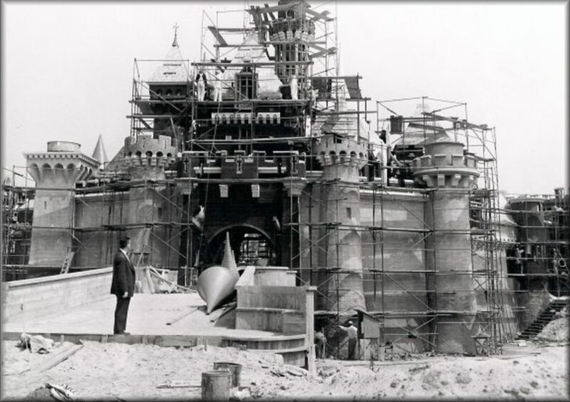 1954, The construction of Disneyland