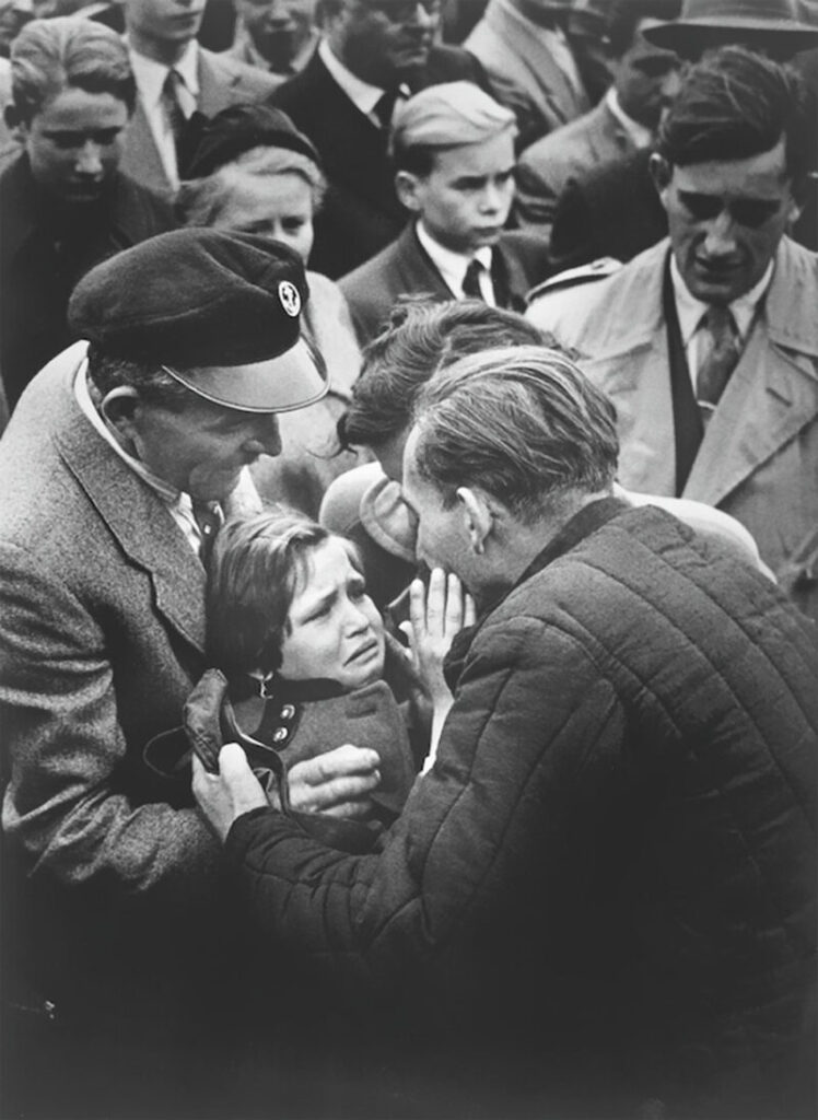 1956, A German Child Meets Her Father, A WWII Soldier, For The First Time Since She Was 1 Year Old