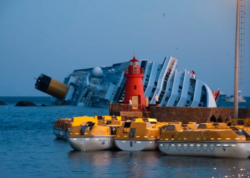 2012,Costa Concordia disaster